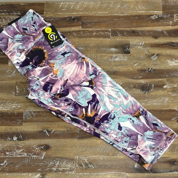c9 By Champion Womenβs Purple Floral Capri Leggings π - Picture 2 of 3